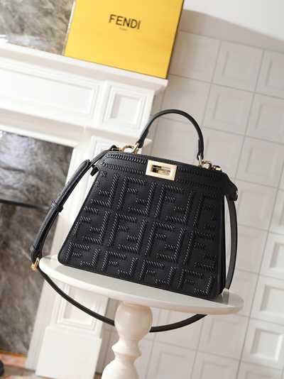 フェンディバッグ正面デザイン